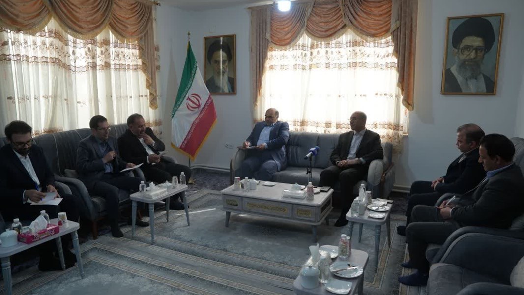 سفر استاندار کرمانشاه به شهرستان قصرشیرین برای پیگیری تحقق شعار سال «سرمایهگذاری برای تولید»